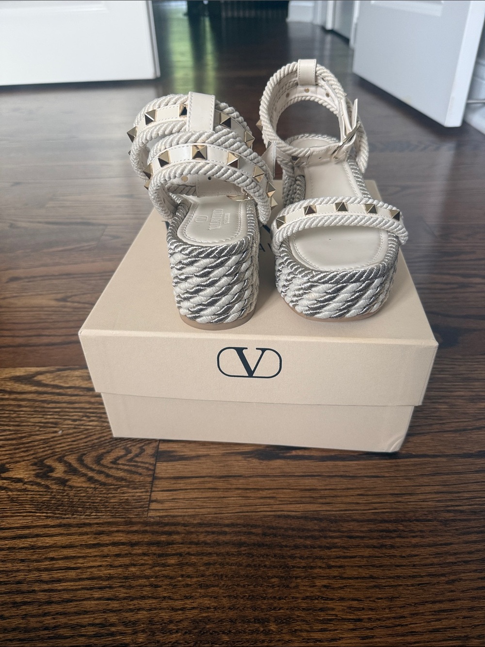Title:
Valentino Garavani Rockstud White Silver Flatform Sandals 37